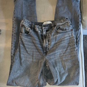 Abercrombie 90s Straight Ultra High Rise Jean